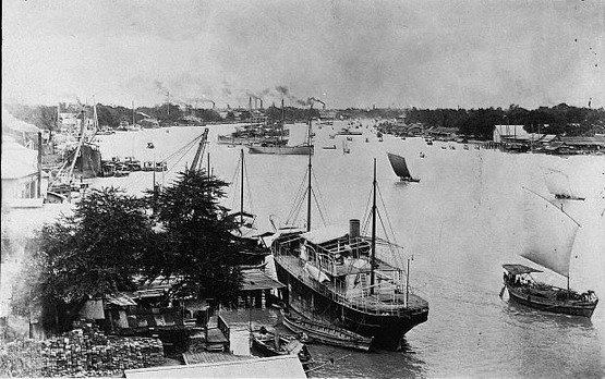 ภาพถ่ายกรุงเทพฯ ปี 1935 มองเห็นปล่องควันจากอุตสาหกรรมต่างๆ ริมฝั่งน้ำ
