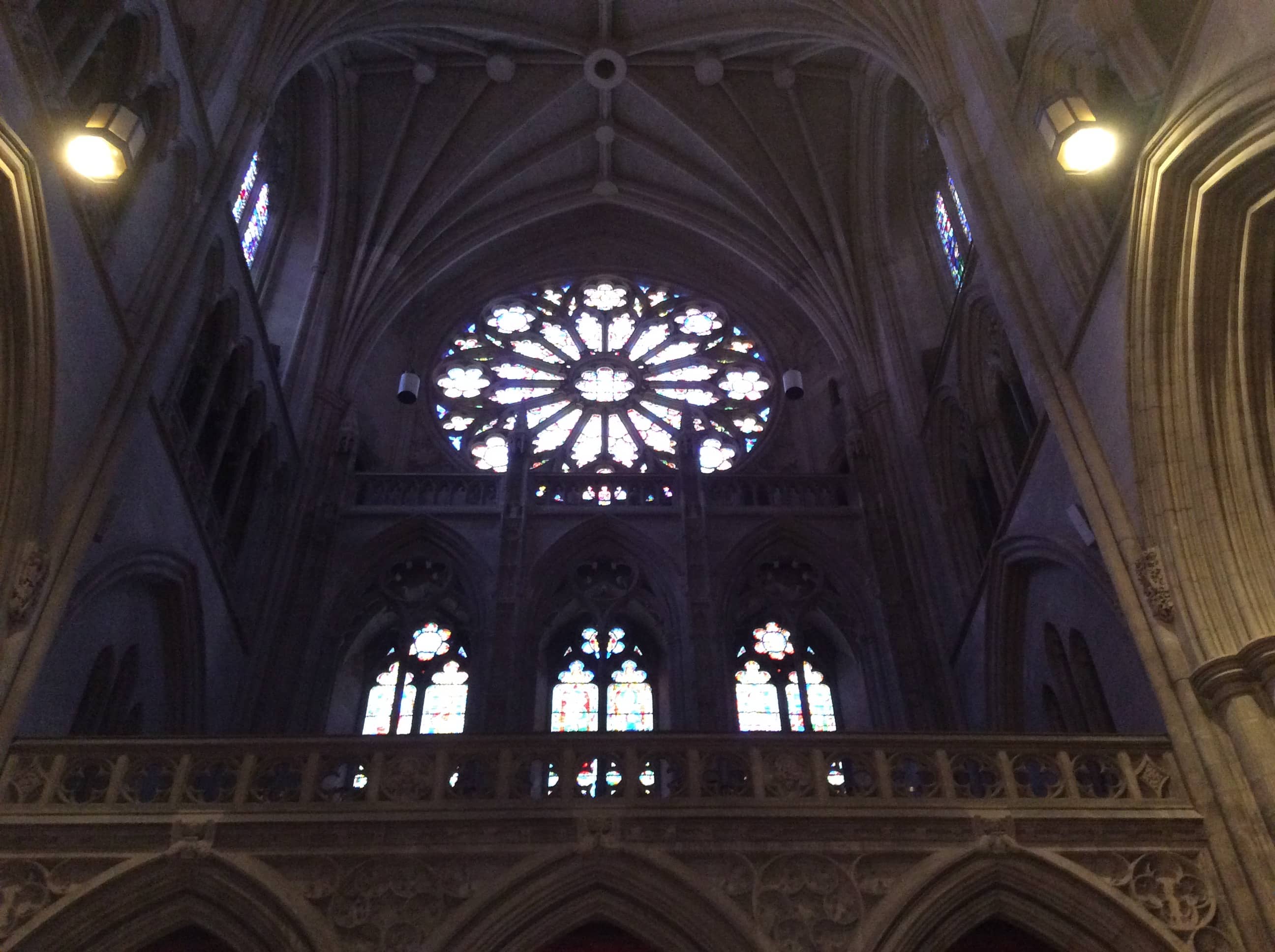Washington National Cathedral มหาวิหารแห่งอเมริกา คริสตศาสนา บัญชรกุหลาบ