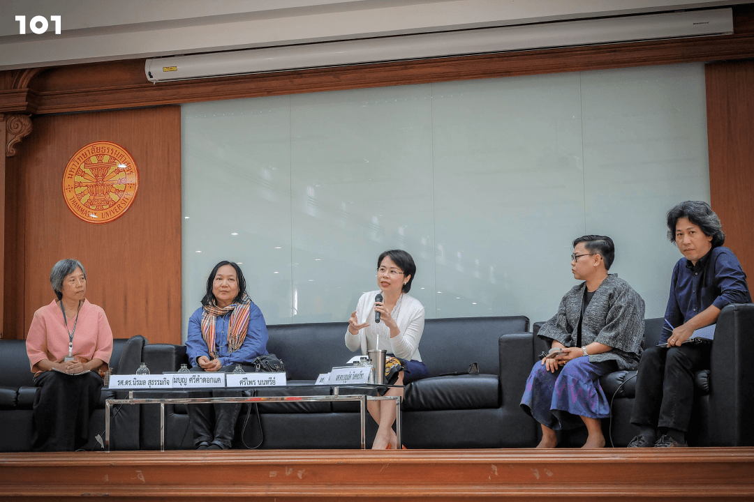 นิรมล สุธรรมกิจ, สมบุญ สีคำดอกแค, ทวิดา กมลเวชช, วิไลวรรณ จงวิไลเกษม และ บุญเลิศ วิเศษปรีชา ดำเนินรายการ