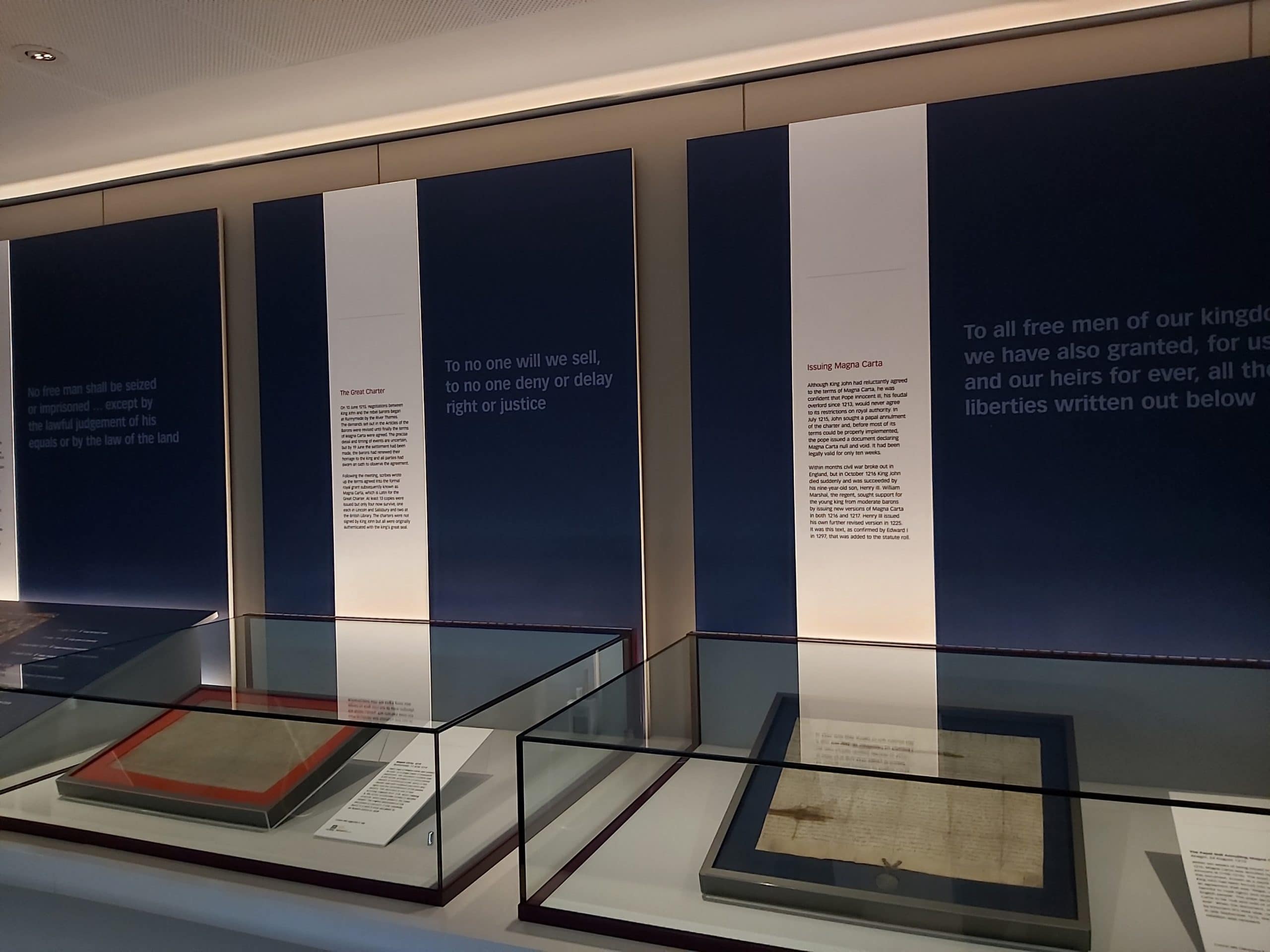 ห้องจัดแสดง Magna Carta และสารจากพระสันตปาปาอินโนเซนต์ที่สาม ประกาศว่าเอกสารดังกล่าวเป็นโมฆะ